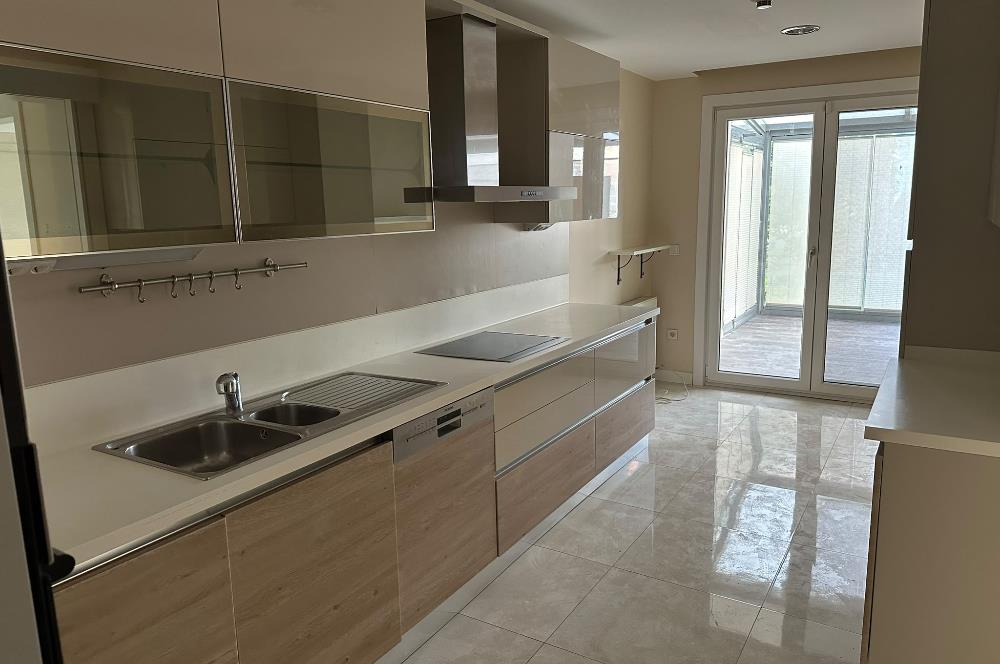Tema İstanbul'da havuza cephe bahçe katı 4+1 kiralık daire
