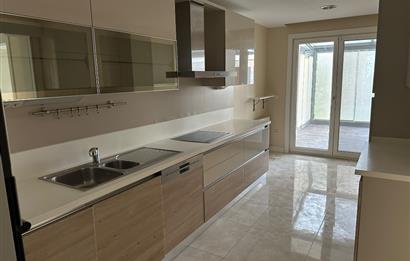 Tema İstanbul'da havuza cephe bahçe katı 4+1 kiralık daire