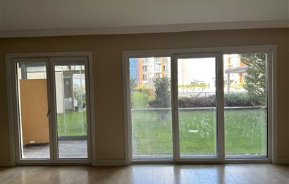 Tema İstanbul'da havuza cephe bahçe katı 4+1 kiralık daire