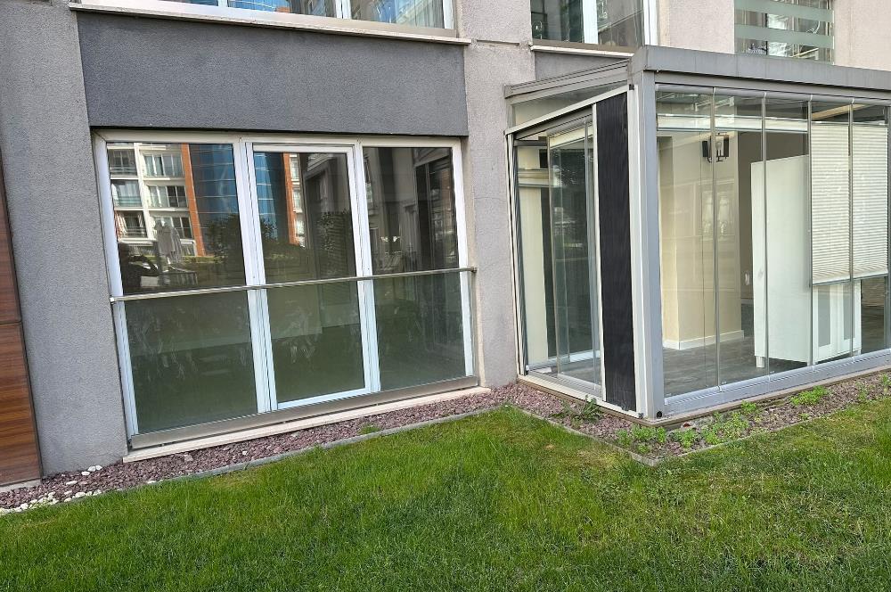 Tema İstanbul'da havuza cephe bahçe katı 4+1 kiralık daire