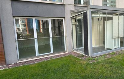 Tema İstanbul'da havuza cephe bahçe katı 4+1 kiralık daire