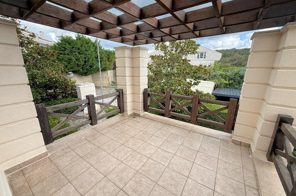 Kilyos Marenegro Sitesi'nde Eşyalı Kiralık 4+2 Havuzlu Villa