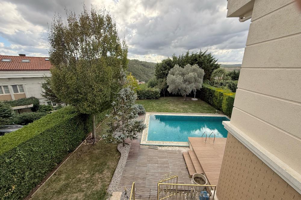 Kilyos Marenegro Sitesi'nde Eşyalı Kiralık 4+2 Havuzlu Villa