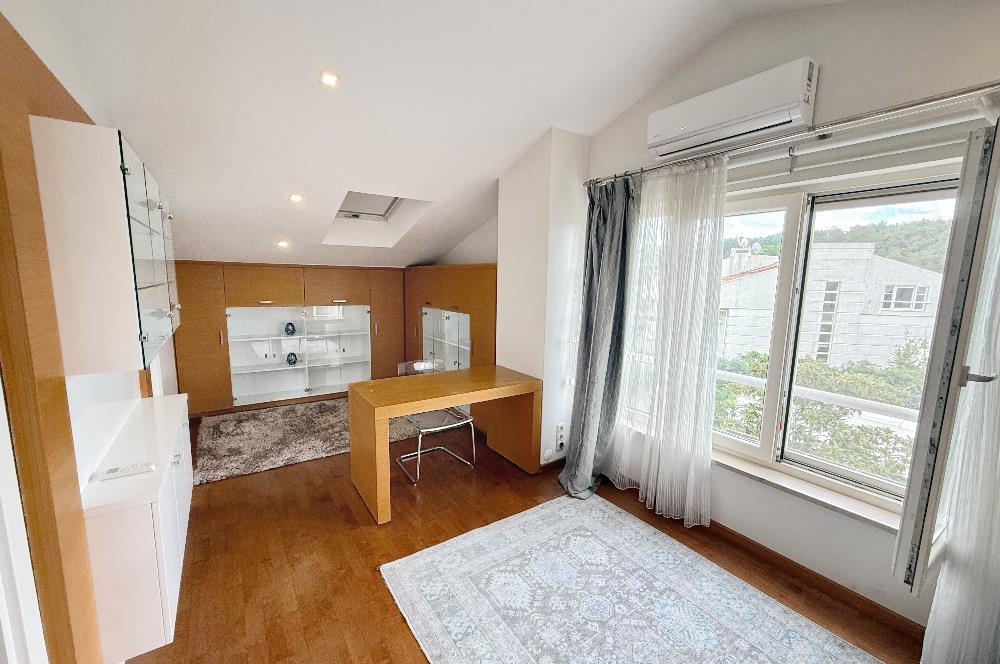 Kilyos Marenegro Sitesi'nde Eşyalı Kiralık 4+2 Havuzlu Villa