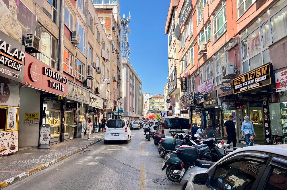 ATALAR CADDESİ ÜZERİ MERKEZİ KONUM FULL EŞYALI 3+1 SATILK DAİRE