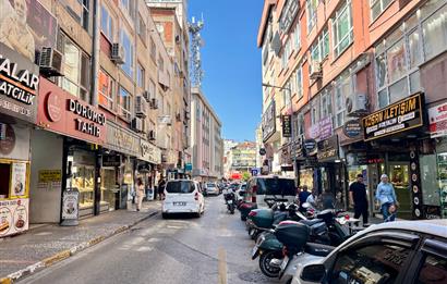 ATALAR CADDESİ ÜZERİ MERKEZİ KONUM FULL EŞYALI 3+1 SATILK DAİRE