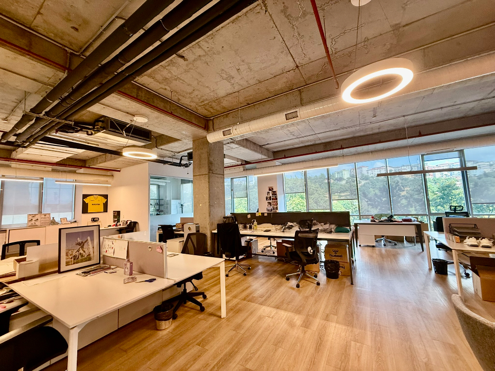 Kağıthane Kiralık Ofis Polat Ofis'te 430m2 Şık Dekorasyonlu ofis