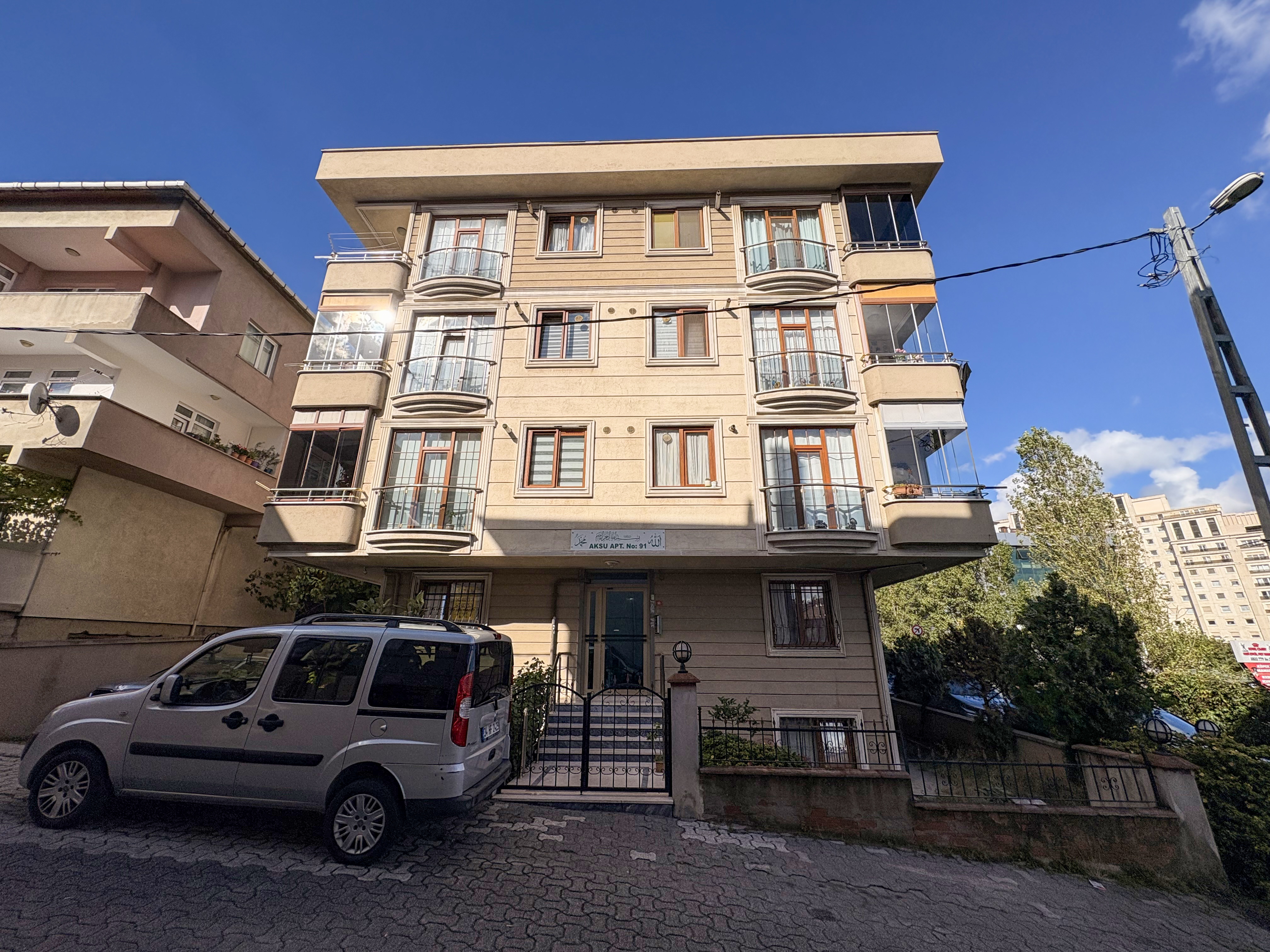 Ataşehir Kayışdağı'nda Satılık 2+1 Merkezi Daire