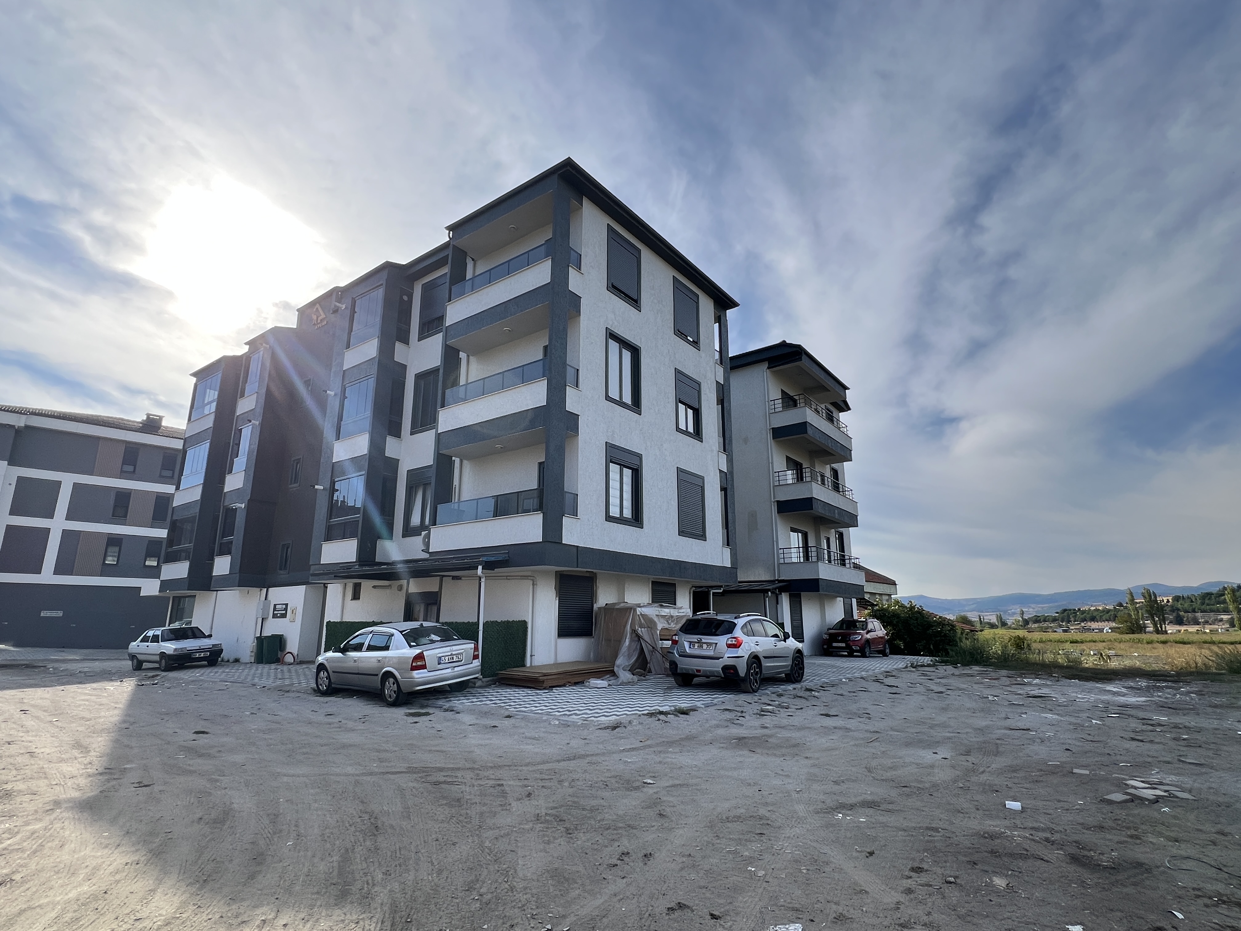 BİGADİÇ DEVLET HASTANESİ YAKINI BALKONLU SIFIR 1+1 SATILIK DAİRE