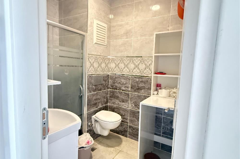 FATİH’TE MERKEZİ KONUMDA, DÜKKAN + 4 KATLI SATILIK BİNA