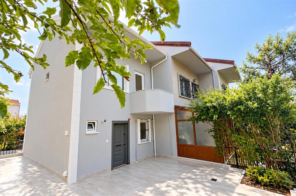 ZEKERİYAKÖY BASIN YAYIN SİTESİ’NDE 5+2  262 M² ARSA PAYLI SATILIK  VİLLA