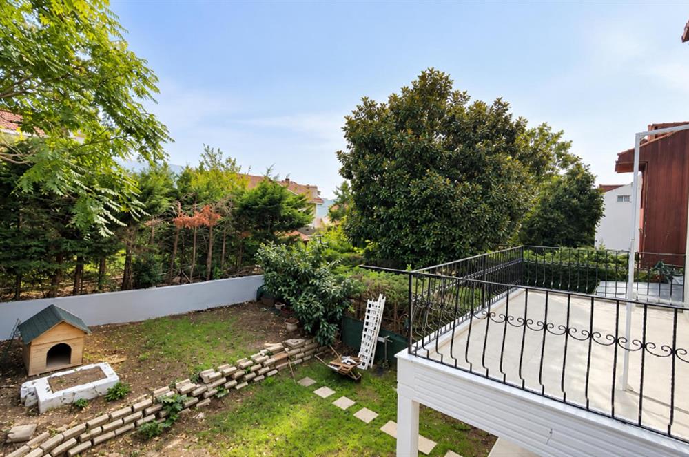 ZEKERİYAKÖY BASIN YAYIN SİTESİ’NDE 5+2  262 M² ARSA PAYLI SATILIK  VİLLA