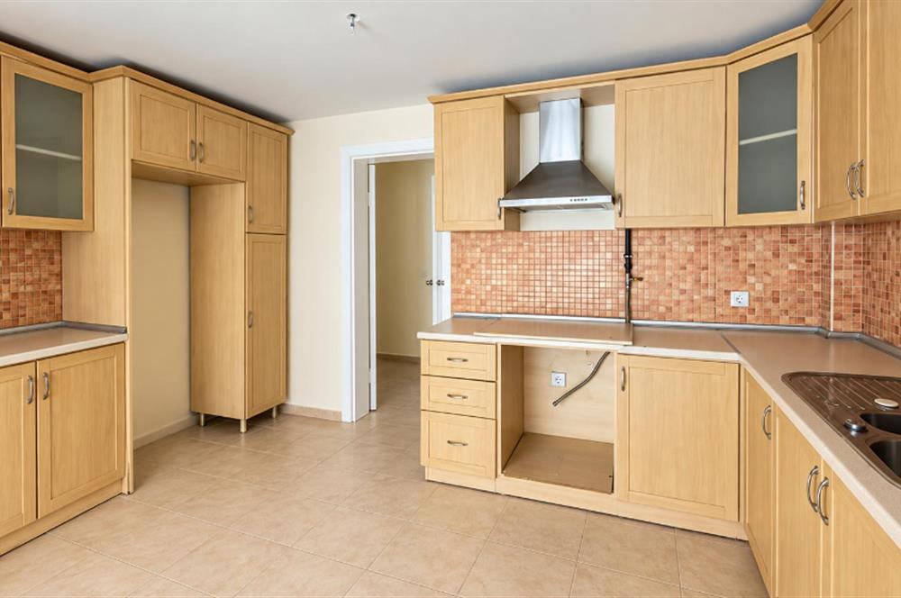 ZEKERİYAKÖY BASIN YAYIN SİTESİ’NDE 5+2  262 M² ARSA PAYLI SATILIK  VİLLA