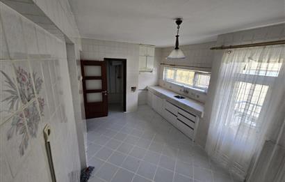 CENTURY21 PLUS'DAN DOKTORLAR SİTESİNDE KİRALIK BAKIMLI 3+1 DAİRE