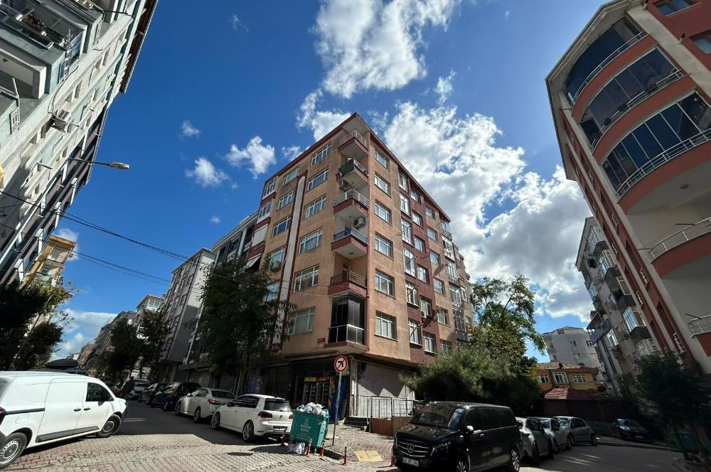 YAYLA MERKEZDE ASANSÖRLÜ, İÇİ YENİLENMİŞ KİRALIK 3+1 KÖŞE DAİRE