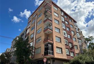 YAYLA MERKEZDE ASANSÖRLÜ, İÇİ YENİLENMİŞ KİRALIK 3+1 KÖŞE DAİRE - 1 - 37724