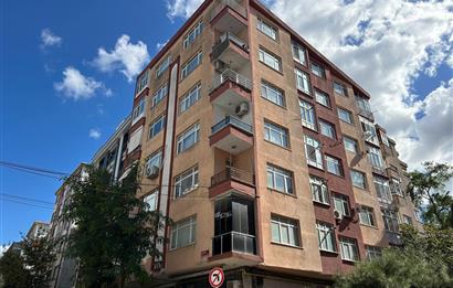 YAYLA MERKEZDE ASANSÖRLÜ, İÇİ YENİLENMİŞ KİRALIK 3+1 KÖŞE DAİRE