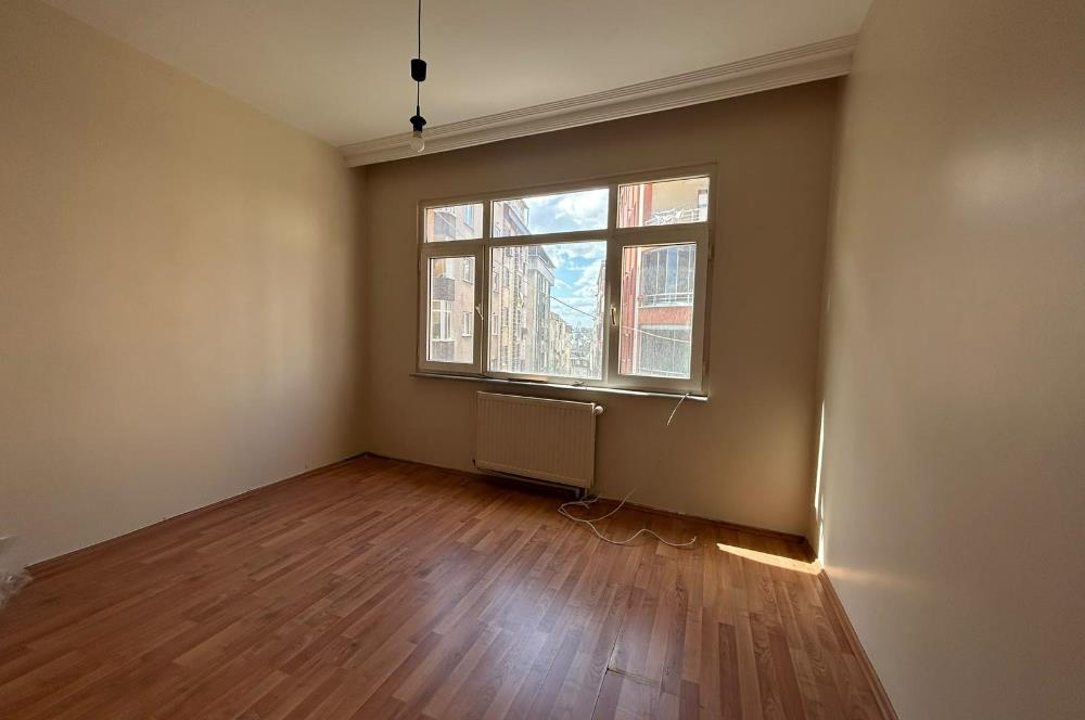 YAYLA MERKEZDE ASANSÖRLÜ, İÇİ YENİLENMİŞ KİRALIK 3+1 KÖŞE DAİRE