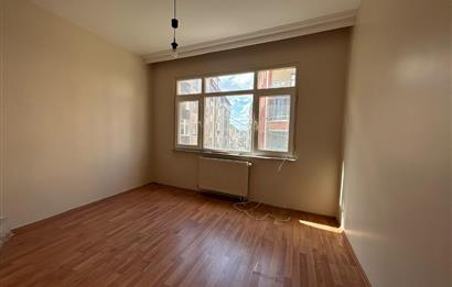 YAYLA MERKEZDE ASANSÖRLÜ, İÇİ YENİLENMİŞ KİRALIK 3+1 KÖŞE DAİRE