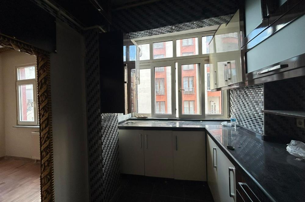 YAYLA MERKEZDE ASANSÖRLÜ, İÇİ YENİLENMİŞ KİRALIK 3+1 KÖŞE DAİRE