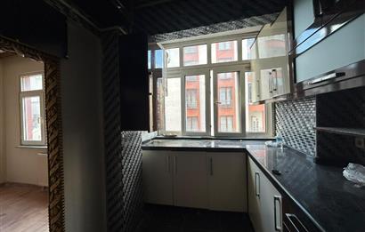 YAYLA MERKEZDE ASANSÖRLÜ, İÇİ YENİLENMİŞ KİRALIK 3+1 KÖŞE DAİRE