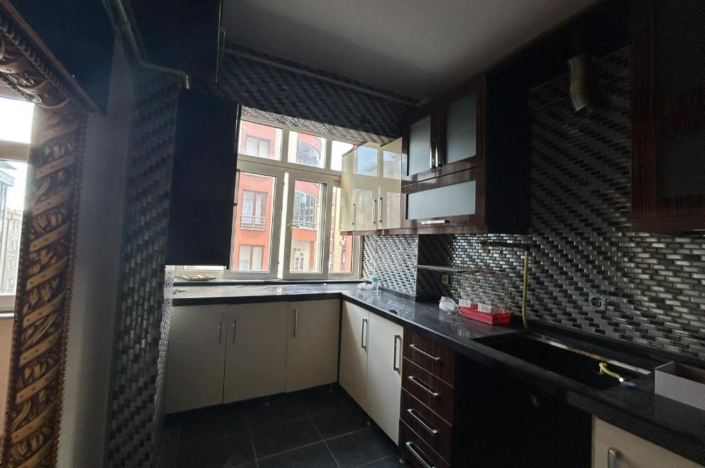 YAYLA MERKEZDE ASANSÖRLÜ, İÇİ YENİLENMİŞ KİRALIK 3+1 KÖŞE DAİRE