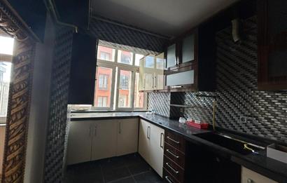 YAYLA MERKEZDE ASANSÖRLÜ, İÇİ YENİLENMİŞ KİRALIK 3+1 KÖŞE DAİRE