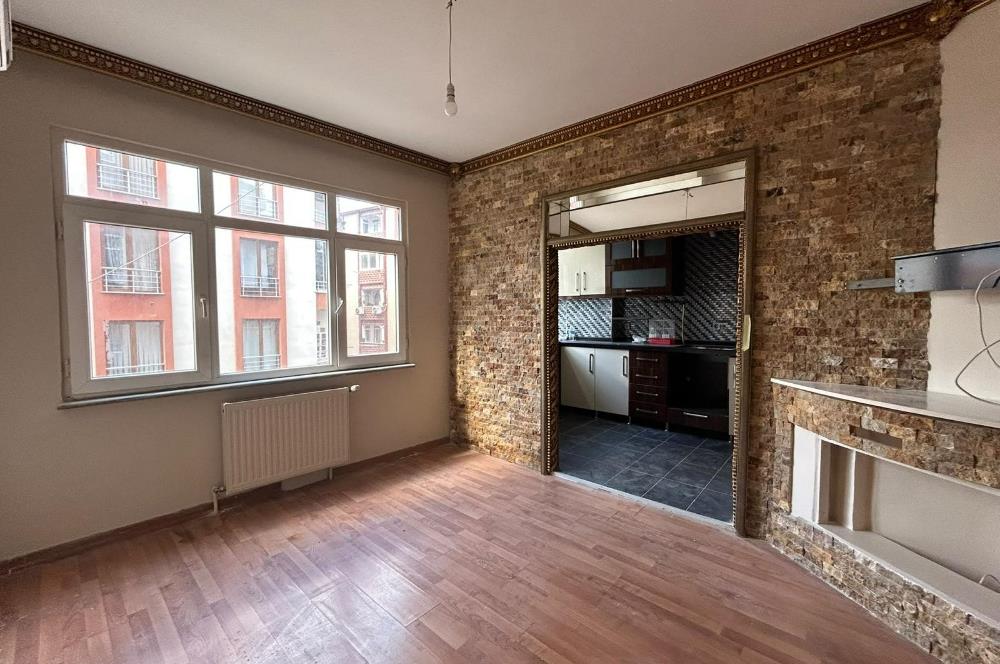 YAYLA MERKEZDE ASANSÖRLÜ, İÇİ YENİLENMİŞ KİRALIK 3+1 KÖŞE DAİRE