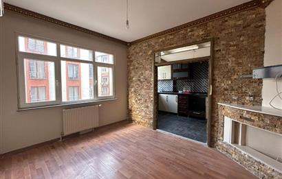 YAYLA MERKEZDE ASANSÖRLÜ, İÇİ YENİLENMİŞ KİRALIK 3+1 KÖŞE DAİRE