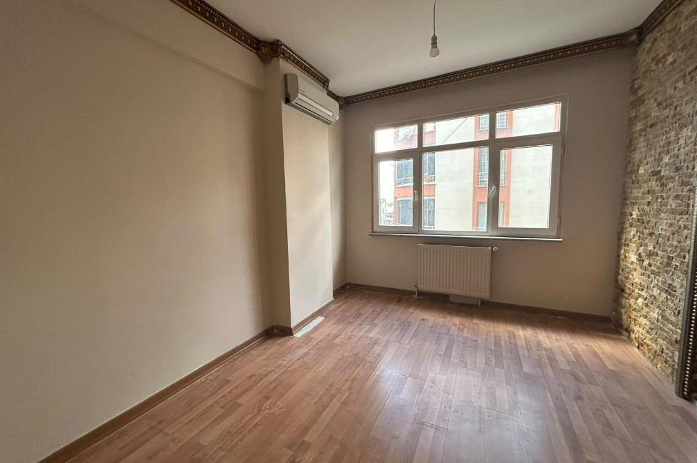 YAYLA MERKEZDE ASANSÖRLÜ, İÇİ YENİLENMİŞ KİRALIK 3+1 KÖŞE DAİRE