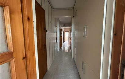 YAYLA MERKEZDE ASANSÖRLÜ, İÇİ YENİLENMİŞ KİRALIK 3+1 KÖŞE DAİRE