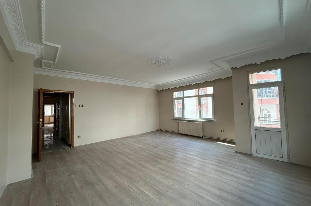 YAYLA MERKEZDE ASANSÖRLÜ, İÇİ YENİLENMİŞ KİRALIK 3+1 KÖŞE DAİRE