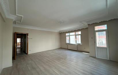 YAYLA MERKEZDE ASANSÖRLÜ, İÇİ YENİLENMİŞ KİRALIK 3+1 KÖŞE DAİRE