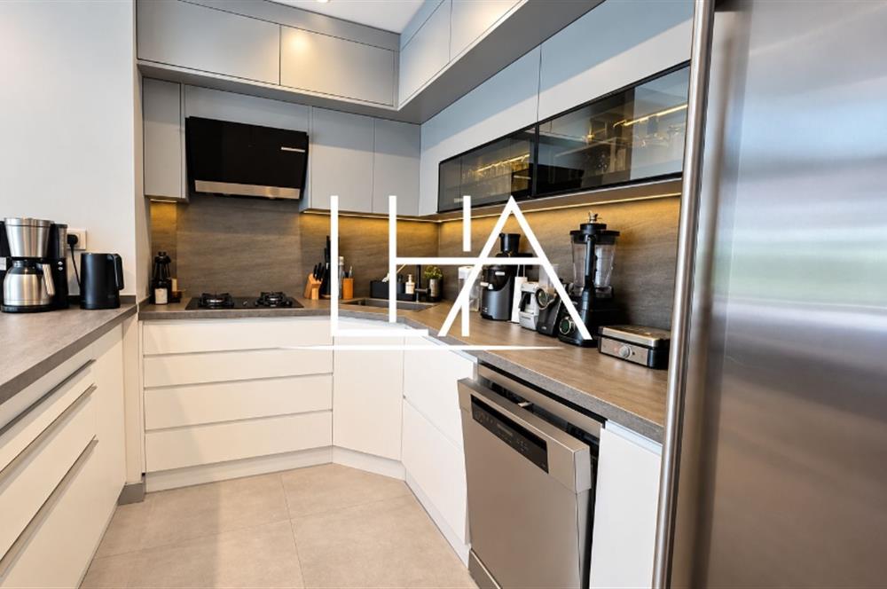 GÖKKUŞAĞI SİTESİ'NDE YENİLENMİŞ GENİŞ 3+2 TERS DUBLEKS DAİRE