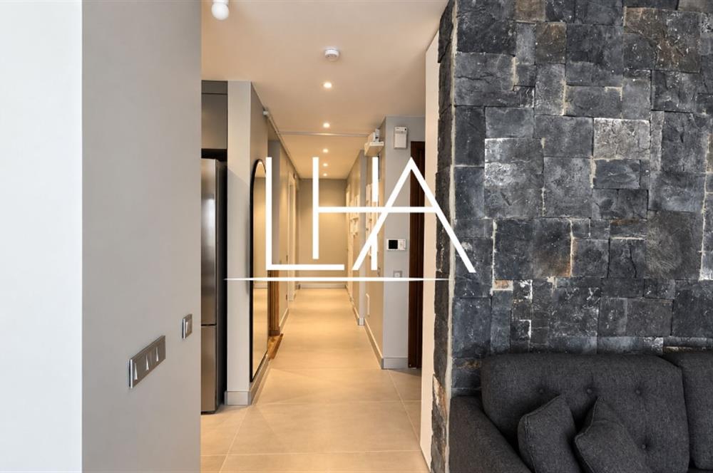 GÖKKUŞAĞI SİTESİ'NDE YENİLENMİŞ GENİŞ 3+2 TERS DUBLEKS DAİRE