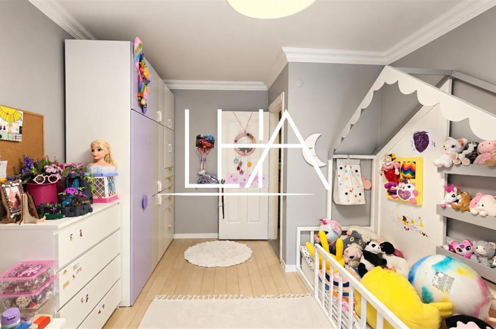 GÖKKUŞAĞI SİTESİ'NDE YENİLENMİŞ GENİŞ 3+2 TERS DUBLEKS DAİRE