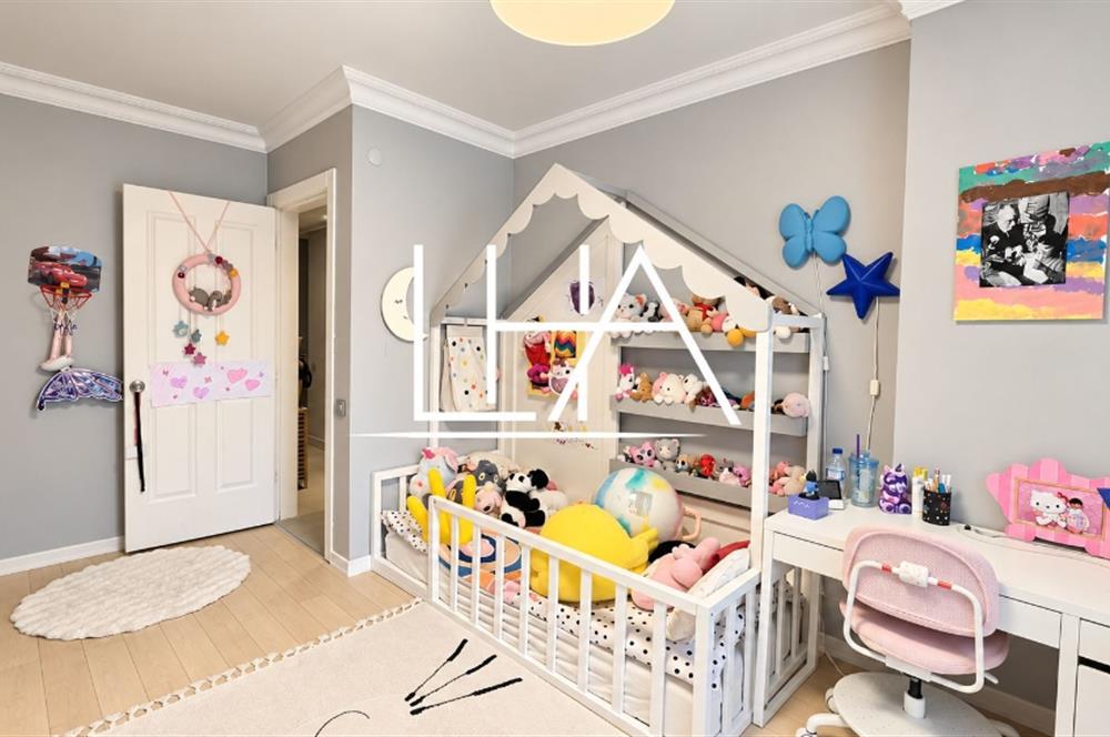 GÖKKUŞAĞI SİTESİ'NDE YENİLENMİŞ GENİŞ 3+2 TERS DUBLEKS DAİRE