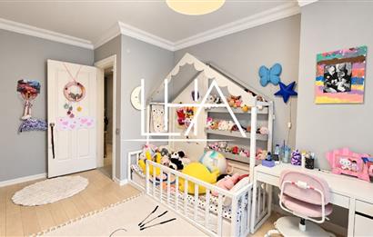 GÖKKUŞAĞI SİTESİ'NDE YENİLENMİŞ GENİŞ 3+2 TERS DUBLEKS DAİRE