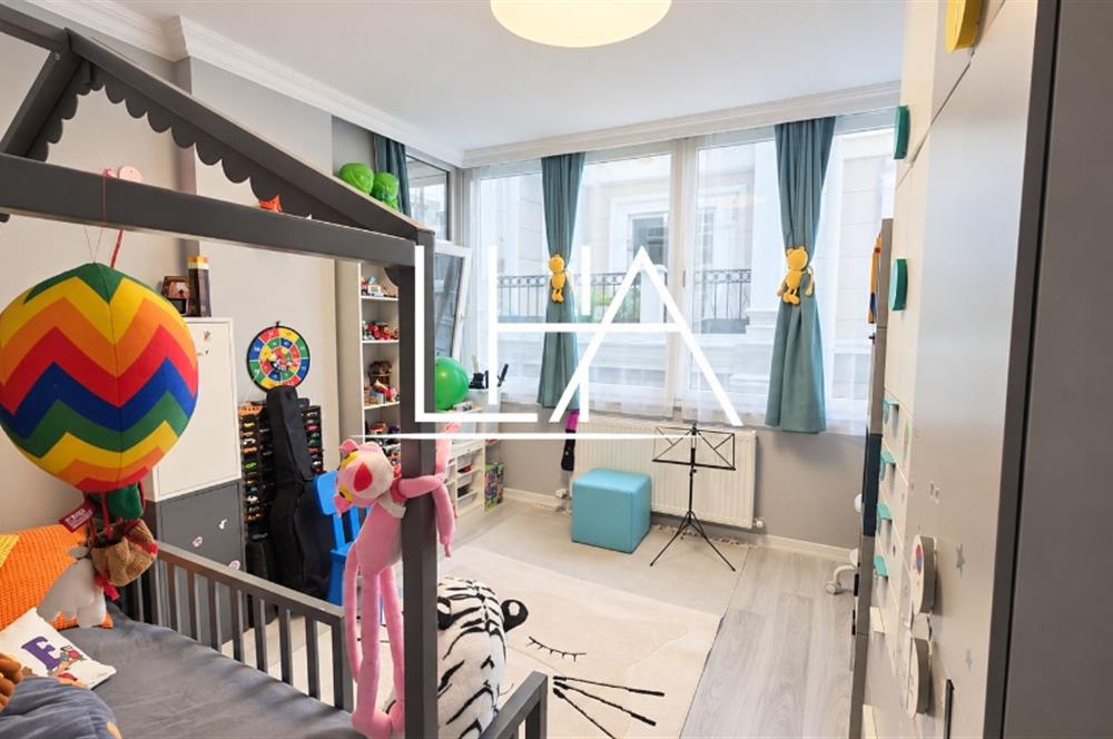 GÖKKUŞAĞI SİTESİ'NDE YENİLENMİŞ GENİŞ 3+2 TERS DUBLEKS DAİRE