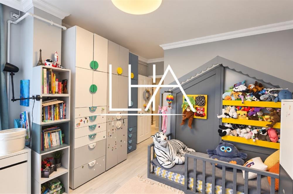GÖKKUŞAĞI SİTESİ'NDE YENİLENMİŞ GENİŞ 3+2 TERS DUBLEKS DAİRE