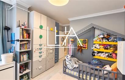 GÖKKUŞAĞI SİTESİ'NDE YENİLENMİŞ GENİŞ 3+2 TERS DUBLEKS DAİRE