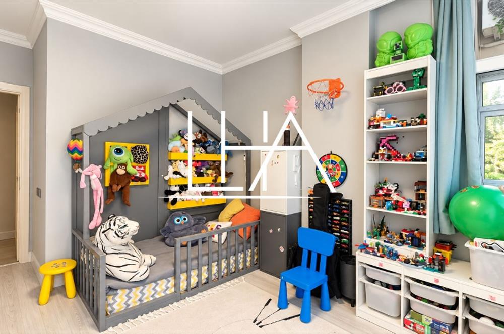 GÖKKUŞAĞI SİTESİ'NDE YENİLENMİŞ GENİŞ 3+2 TERS DUBLEKS DAİRE