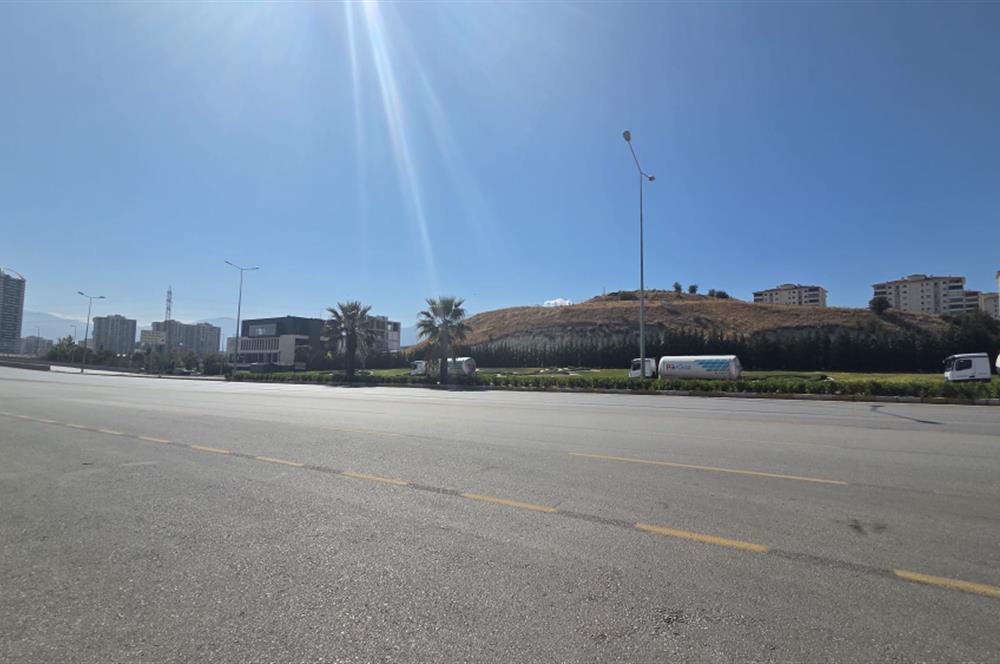 C21 LOFT'TAN İZMİR ASFALTI ÜZERİNDE 4.000 m² KİRALIK KOMPLE BİNA