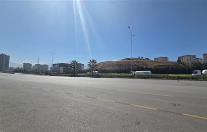 C21 LOFT'TAN İZMİR ASFALTI ÜZERİNDE 4.000 m² KİRALIK KOMPLE BİNA