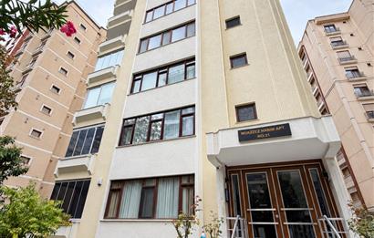 SUADİYE TÜCCAR KATİBİ SOKAK'TA KATTA TEK  3+1 DAİRE