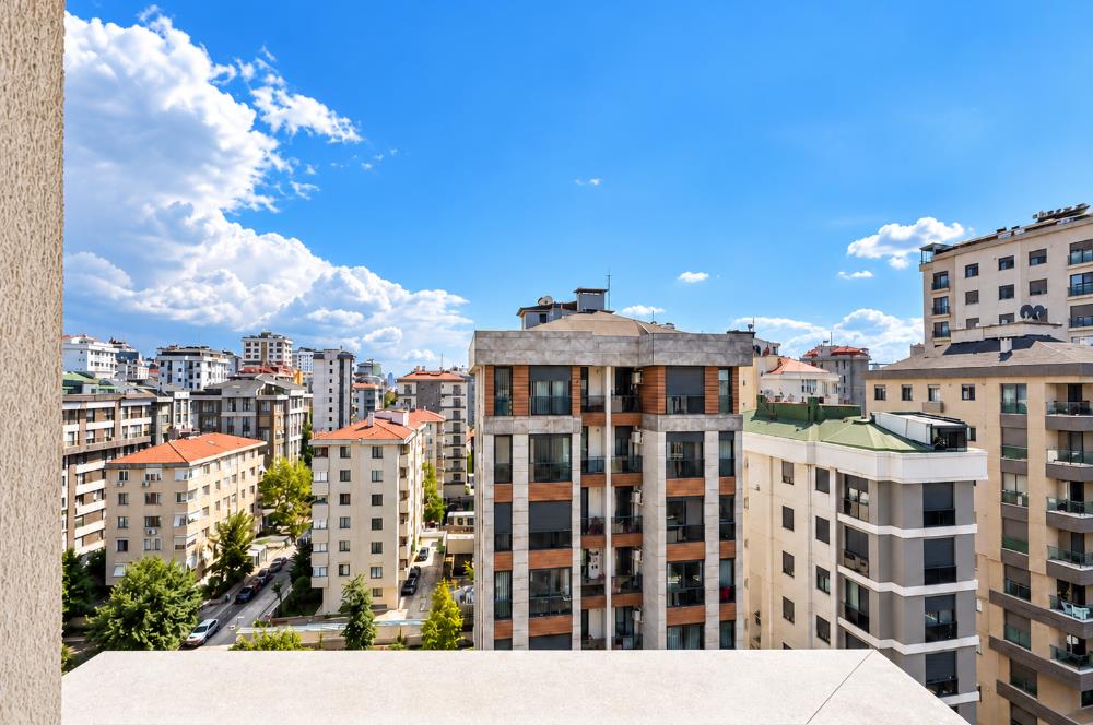 SUADİYE'DE BAĞDAT CADDESİ'NE YÜRÜME MESAFESİNDE SIFIR GENİŞ 3+1