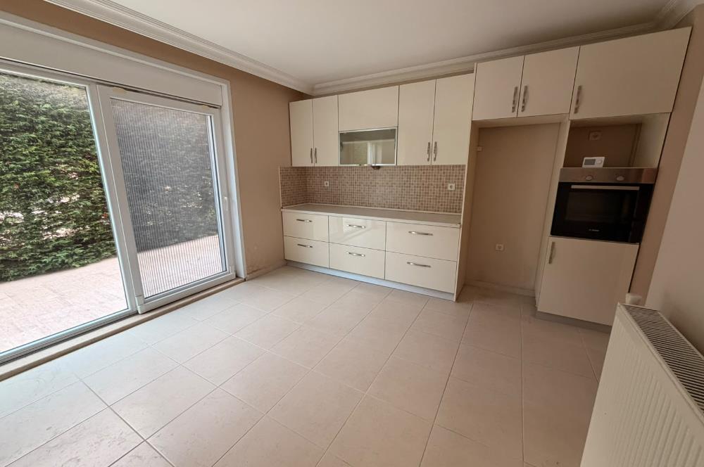 Zekeriyaköy'de Site İçinde, Önü Açık 4+2 Kiralık Villa
