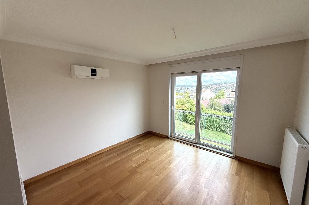 Zekeriyaköy'de Site İçinde, Önü Açık 4+2 Kiralık Villa