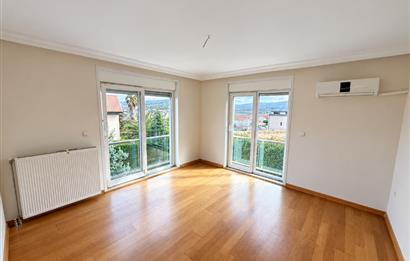 Zekeriyaköy'de Site İçinde, Önü Açık 4+2 Kiralık Villa