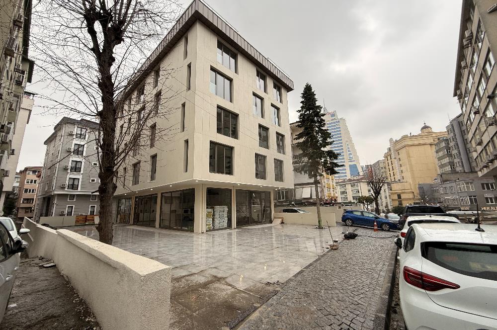 Gayrettepe'de Sıfır Binada Kiralık Çatı Dubleks